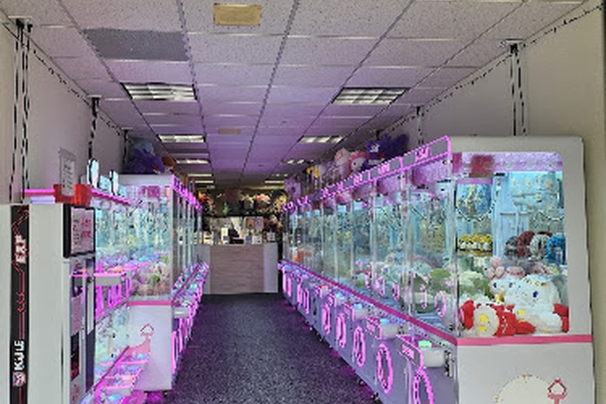 Claw machines at Bibbiti in San Francisco, California