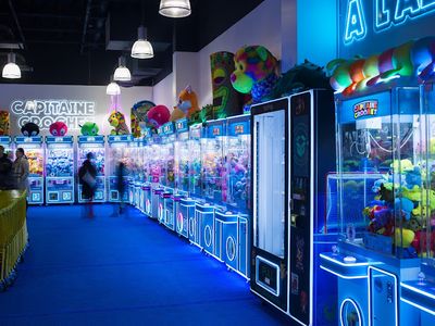 Claw machines at Capitaine Crochet Laurier Québec in Québec City, Quebec
