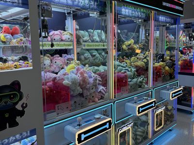Claw and Craft Studio claw machine venue in Houston, Texas