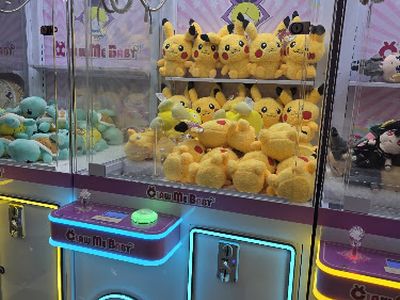 Claw machines at Claw Me Baby Games in Markham, Ontario