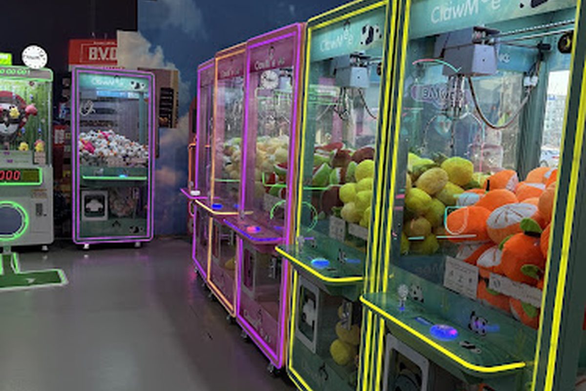 Claw machines at ClawMee (Laval) in Laval, Quebec