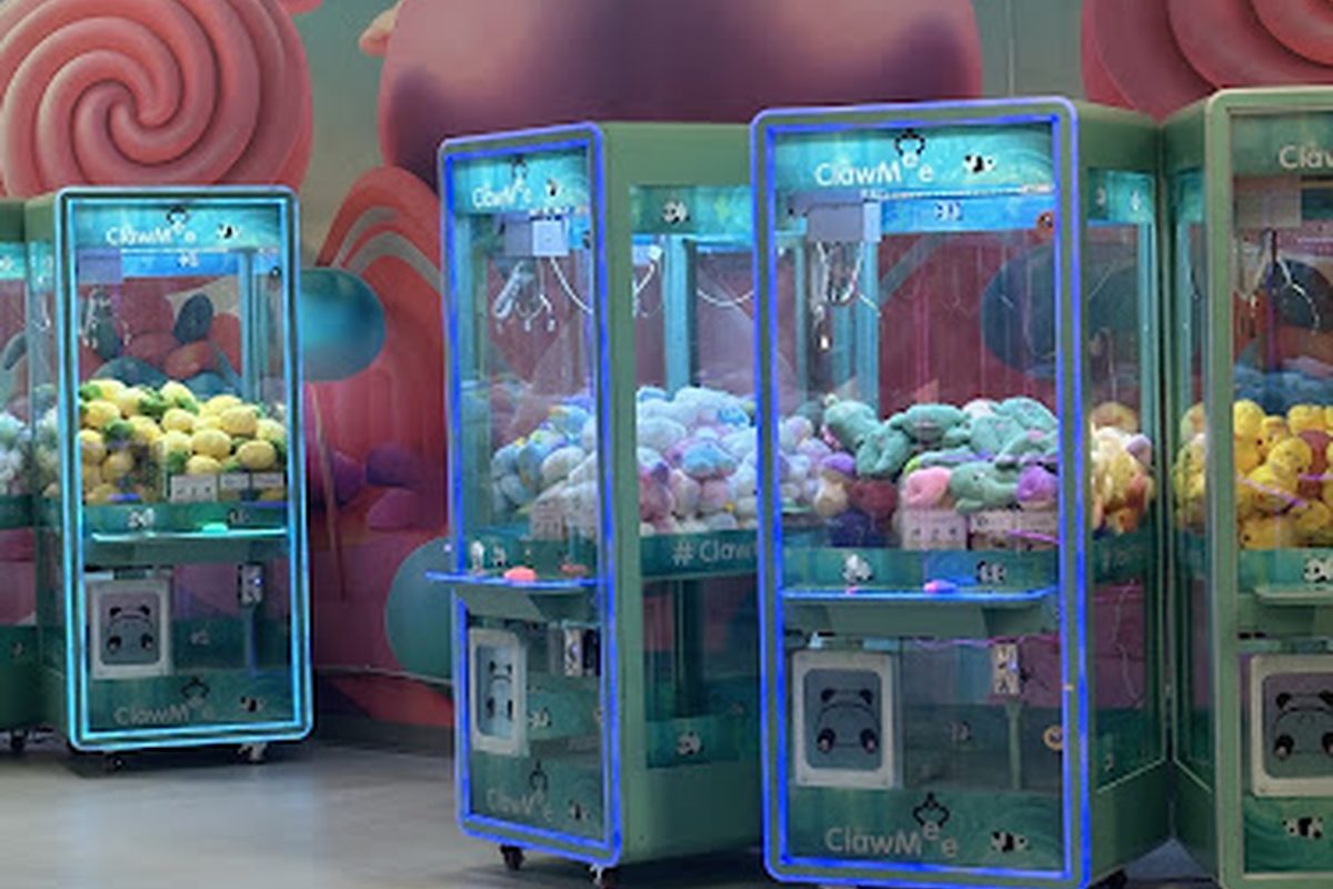 Claw machines at ClawMee (Saint-Hyacinthe) in Saint-Hyacinthe, Quebec