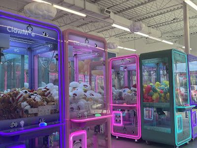 Claw machines at ClawMee (Vaudreuil-Dorion) in Vaudreuil-Dorion, Quebec