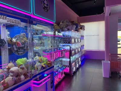 Clawsters claw machine venue in Honolulu, Hawaii