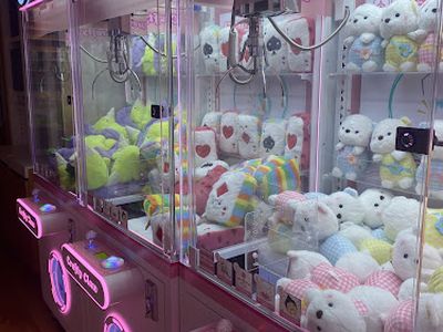 Crafty Claw claw machine venue in Lombard, Illinois