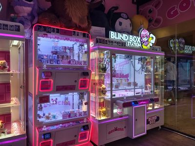 Claw machines at Gotcha - Sheraton Waikiki in Honolulu, Hawaii