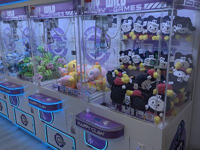 Happy Claw claw machine venue in Blaine, Minnesota