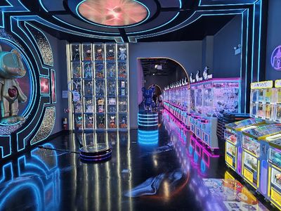 Infunite Claw Machine Entertainment claw machine venue in Chicago, Illinois