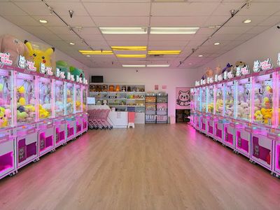 Lucky Claww Kent (Lucky Claw) claw machine venue in Kent, Washington