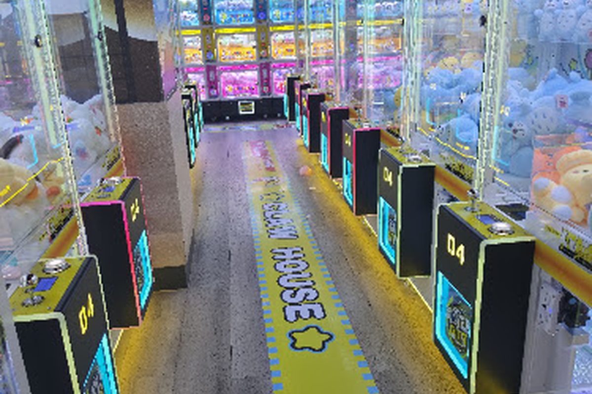 Lucky Duck Claw House, a claw machine venue in Oak Park, Illinois