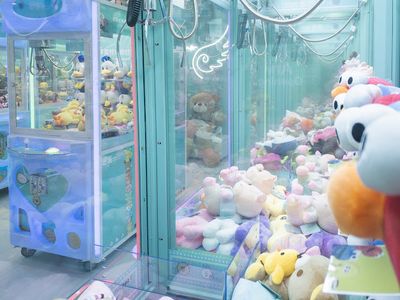 Claw machines at 邂逅娃娃机专门店 太古店 in Markham, Ontario