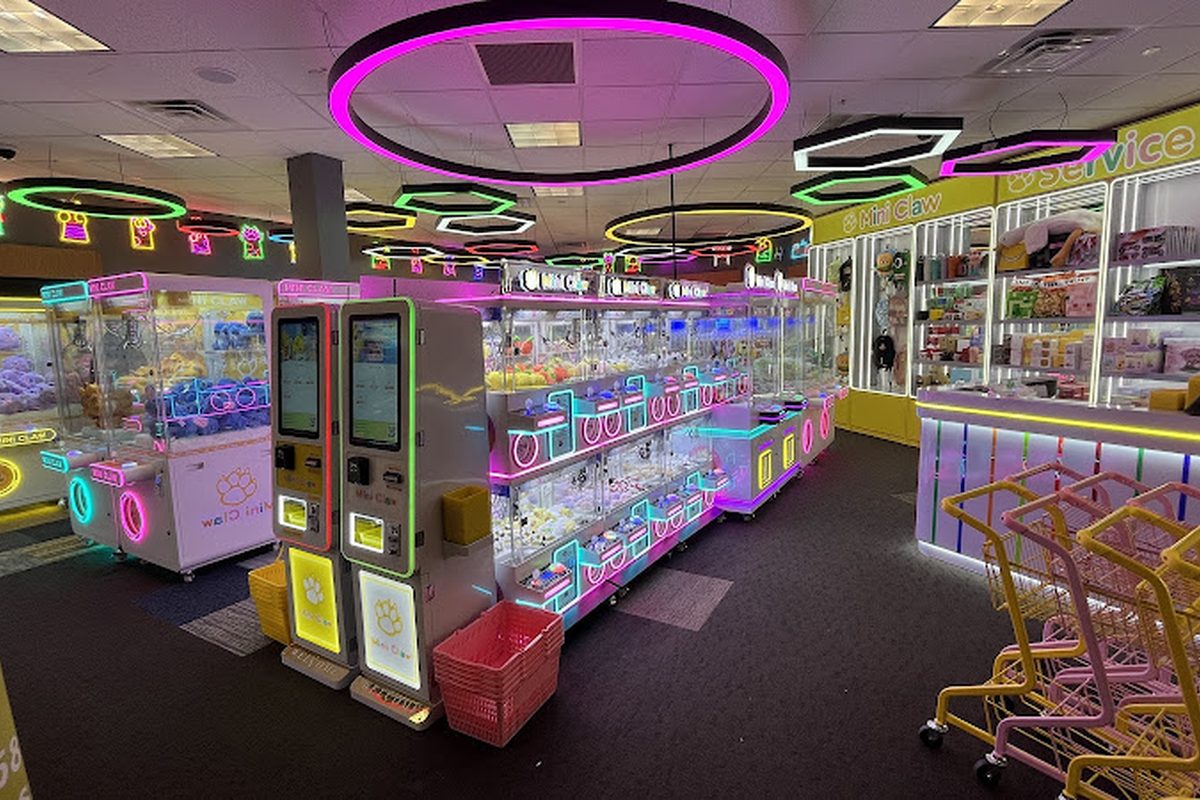 Mini Claw, a claw machine venue in Fort Wayne, Indiana