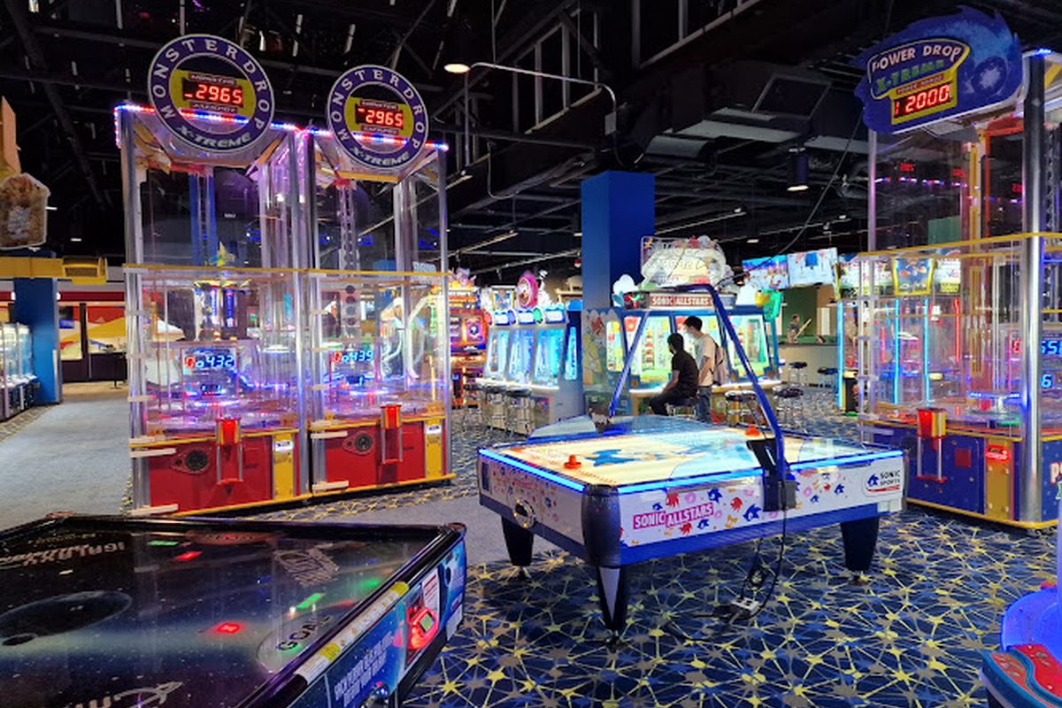 Claw machines at Round1 Bowling & Arcade - Philadelphia in Philadelphia, Pennsylvania