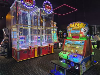 Claw machines at Splitsville Bowl Richmond Hill in Richmond Hill, Ontario