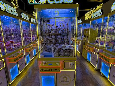VaVa Claw claw machine venue in Aurora, Colorado