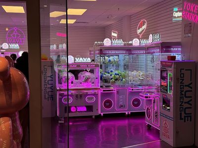 Claw machines at VAVA Eastgate in Hamilton, Ontario